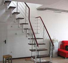 钢木楼梯厂家应注意楼梯的安全性