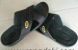 苏州厂家直销中高端SPU PVC防静电拖鞋刷子