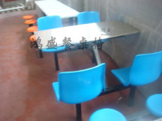 中山步行街广场 中山公园用连体餐桌椅